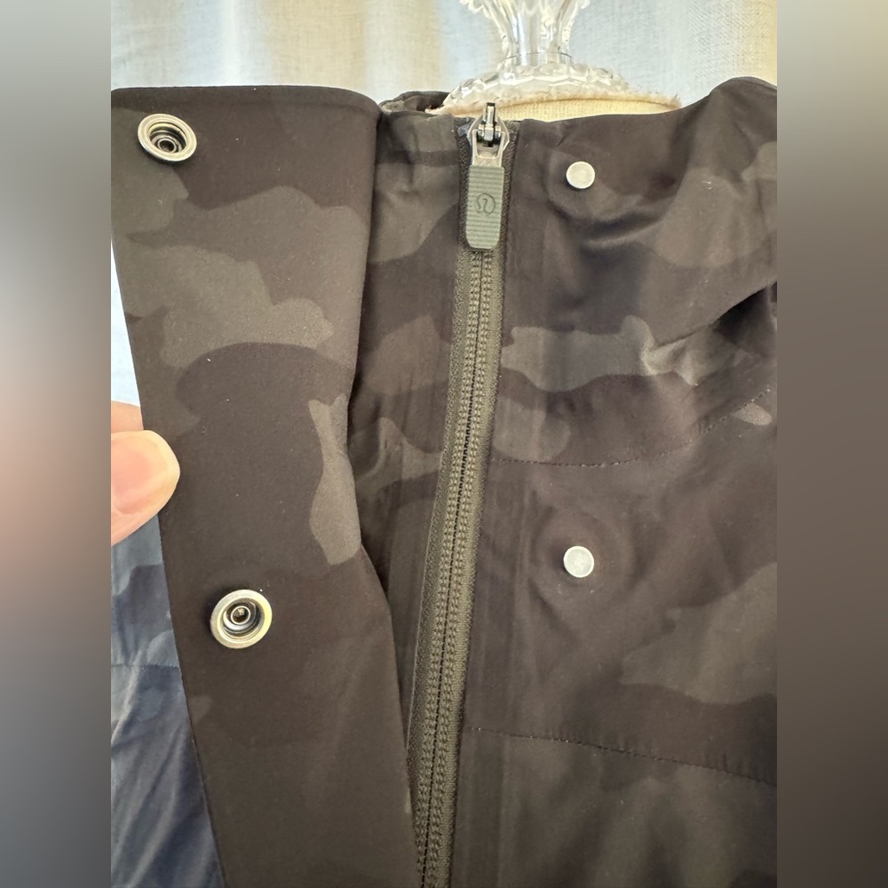 Lululemon Rain Chaser Jacket Heritage 365 Camo Dark Olive - Picture 2 of 10